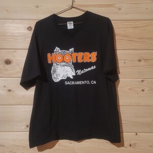 Vintage Hooters Sacramento CA Black Short Sleeve Tee Size XL 23x28